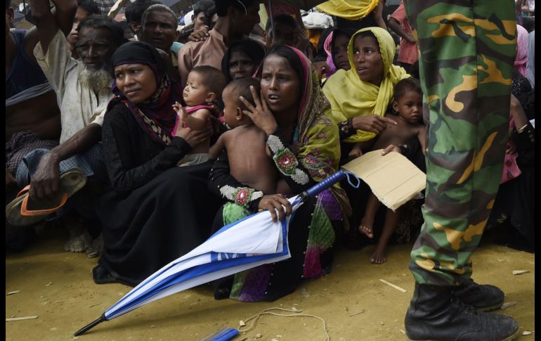 Unos 436 mil miembros de esta minoría musulmana llegan a Bangladesh huyendo de la ola de violencia que sufren en Birmania.