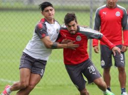 Pulido ya entrena al parejo del equipo y podría reaparecer esta semana contra Lobos Buap. TWITTER / @Chivas
