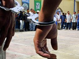 Detienen a hombre que robó celular a estudiante del CUCS