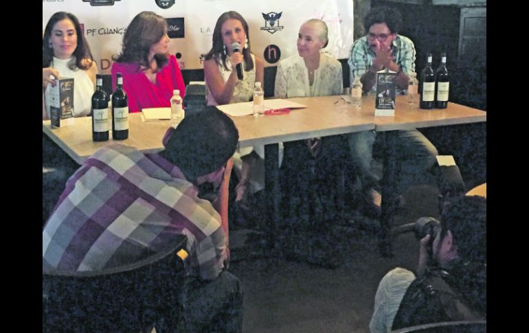 Ayuda. Presentación del evento Fashion Show & Art.