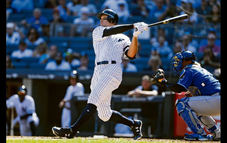 El toletero de los Yankees, Aaron Judge, conectó su primer cuadrangular de la tarde ayer ante los Reales, en el tercer inning.