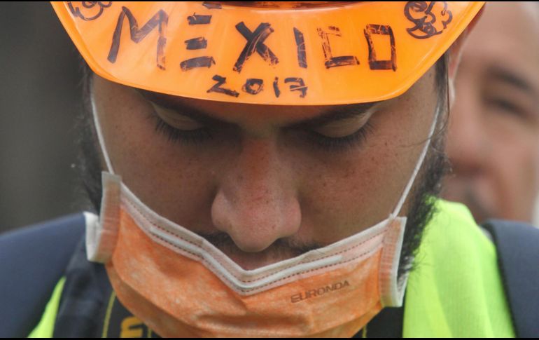 A una semana de los sismos del 19 de septiembre, la cifra de cuerpos recuperados en todo el país se ubica en 331. EFE / U. Ruiz