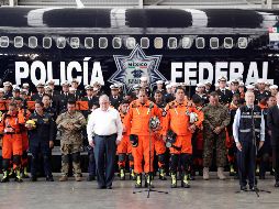 Otorgaron a los rescatistas preseas conmemorativas que fueron entregadas en una caja con la leyenda ‘Fuerza México’. SUN/I. Stephens