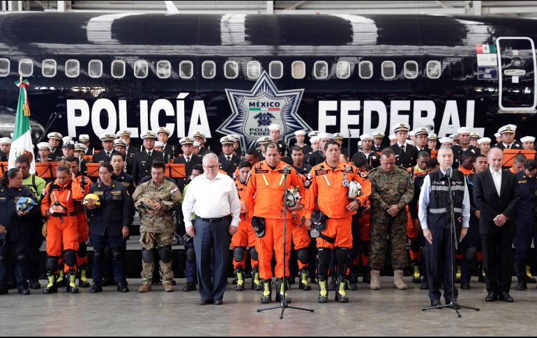 Otorgaron a los rescatistas preseas conmemorativas que fueron entregadas en una caja con la leyenda ‘Fuerza México’. SUN/I. Stephens