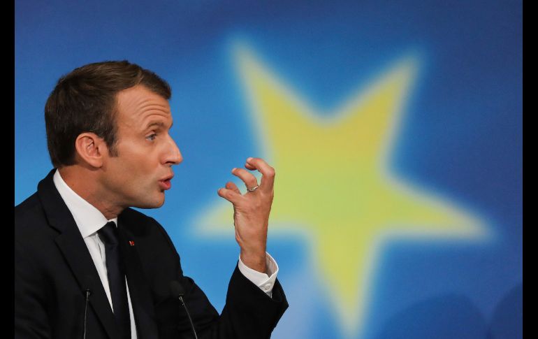 PARÍS, FRANCIA.- El presidente francés Emmanuel Macron da un discurso en el anfiteatro de la universidad de la Sorbona. AP/L. Marin