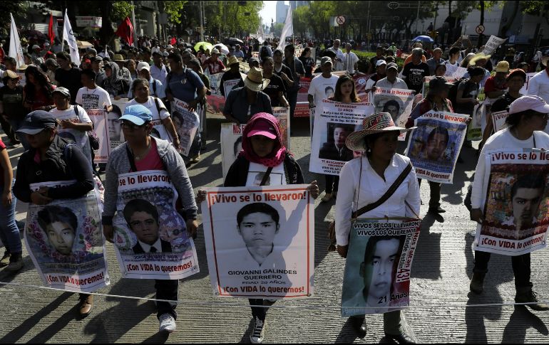 Manifestantes se concentran en el Ángel de la Independencia para marchar rumbo al llamado Antimonumento. EFE / ARCHIVO