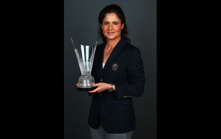 NUEVA YORK, ESTADOS UNIDOS.- La tapatía Lorena Ochoa posa durante la ceremonia de inducción al Salón Mundial de la Fama del Golf. AFP/M. Stobe
