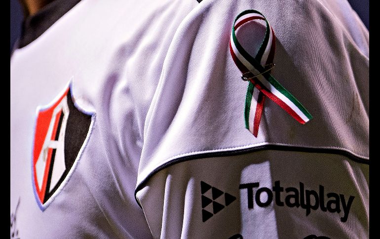 Así mostraron los rojinegros su solidaridad con los afectados con los sismos de la semana pasada.