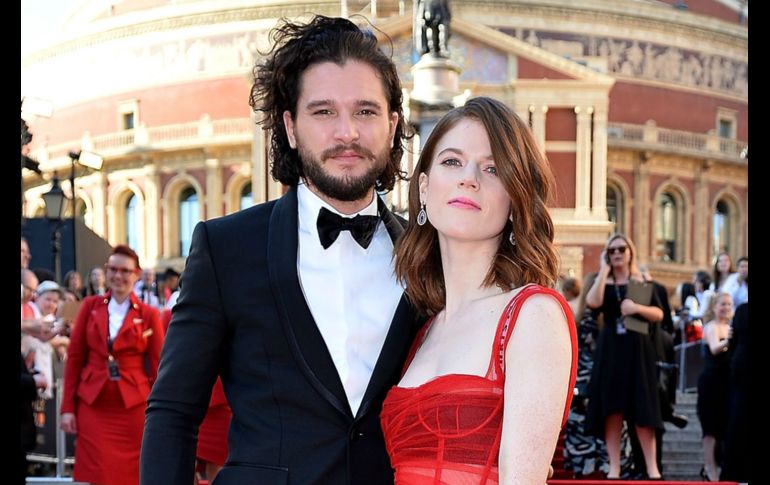 Harington, británico, y Leslie, escocesa, se conocieron mientras filmaban la famosa serie en 2012.