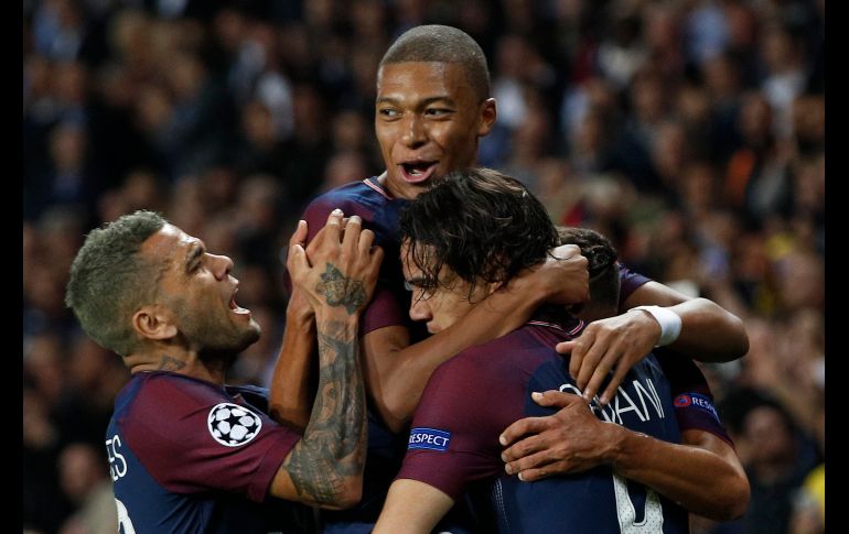 Mbappé (C) fue una amenaza constante con su visión regate y velocidad. AP/ C. Ena