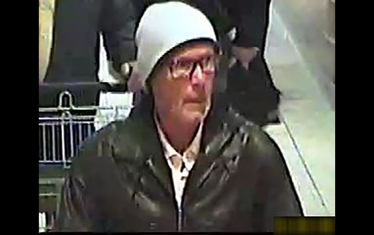 La policía de Friedrichshafen difundió imágenes del principal sospechoso. AFP