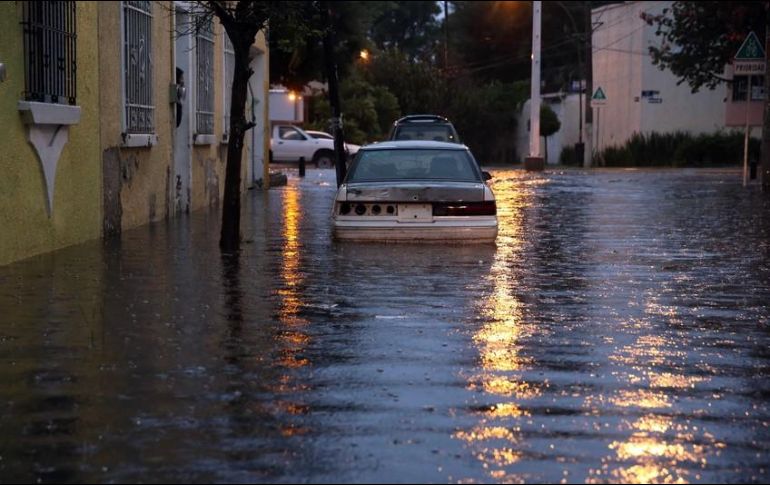 En el centro de Zapopan, el agua alcanzó un nivel de 28.8 centímetros por la lluvia esta mañana. EL INFORMADOR / ARCHIVO