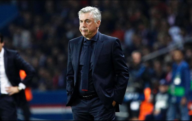 ''Tras un análisis interno de la derrota por 3-0 en Liga de Campeones en el campo del París Saint-Germain, el FC Bayern ha liberado de sus funciones a su entrenador Carlo Ancelotti'', indica el club en un comunicado. EFE / Y. Valat