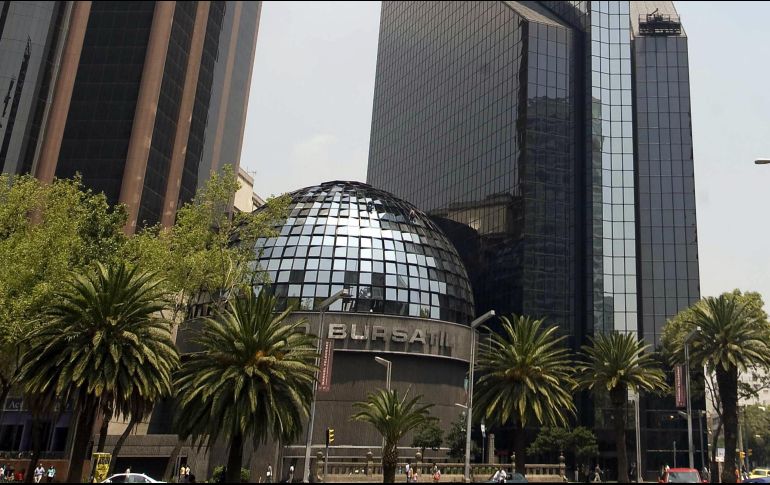 Los mercados a nivel mundial presentan movimientos mixtos, a la espera de una agenda completa de información en Estados Unidos. AFP / ARCHIVO