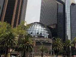 Los mercados a nivel mundial presentan movimientos mixtos, a la espera de una agenda completa de información en Estados Unidos. AFP / ARCHIVO