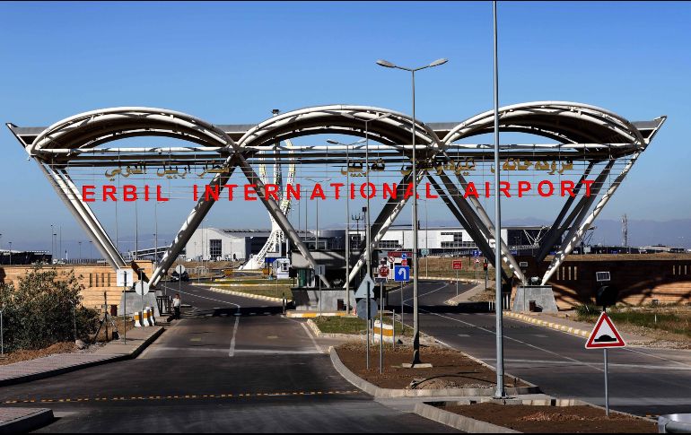 Viajeros fueron al aeropuerto de Erbil para dejar la región, por temor a quedar bloqueados, ya que cuentan con un visado kurdo que no es reconocido por Bagdad. AFP / S. Hamed