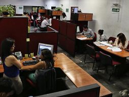 Aunque parezca mentira, los funcionarios federales pueden ganar un sobresueldo por cumplir lo que ya te pagan por hacer. EL INFORMADOR / ARCHIVO