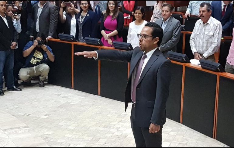 Trejo Herrera tomó protesta y defendió su asignación al negar que llegue con la  intervención del gobernador. TWITTER / @LegislativoJal