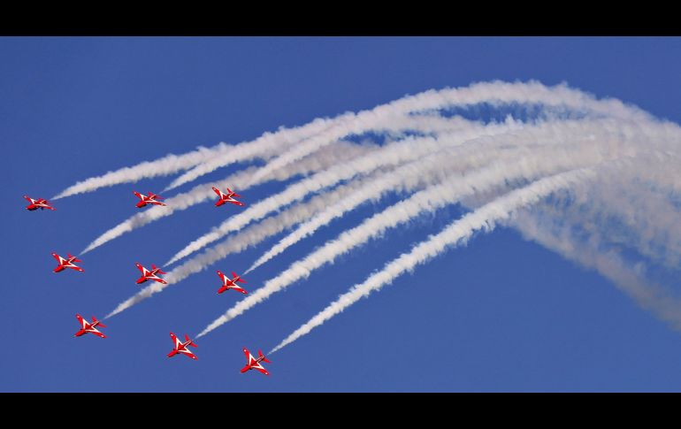 El equipo acrobático de las Real Fuerza Aérea británica se presenta en una exhibición aérea en Kuwait. AFP/Y. Al-Zayyat