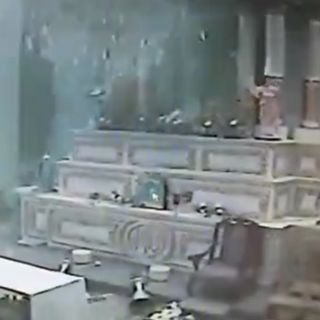 Captan en video sismo y destrucción dentro de iglesia en Morelos