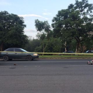 Muere hombre arroyado en carretera Chapala