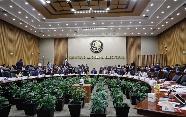 Uno de los consejeros impulsa una propuesta para que el INE prescinda de una evaluación de su imagen institucional para 2018. SUN / ARCHIVO