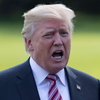 Grupos civiles demandan a Trump por decreto migratorio