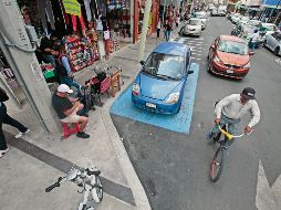 Ventaja. Algunos comerciantes y clientes de la zona de Obregón califican como positivo el arranque de los parquímetros virtuales. EL INFORMADOR/F. Atilano