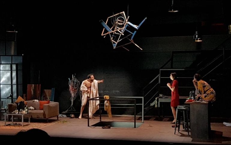 En la pieza teatral participan Pablo Perroni, Yuriria del Valle, Pablo Bracho y Ana González Bello. TWITTER/@HappyObra