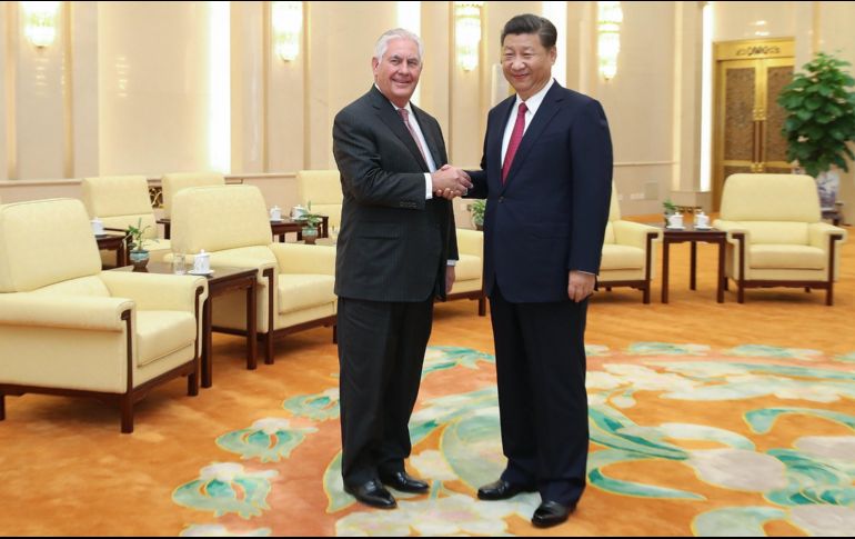 Tillerson discute la crisis norcoreana en reunión con el presidente chino, Xi Jinping. EFE / L. Zhang