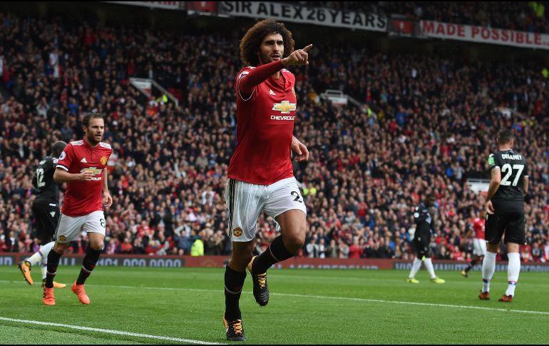 Para el ManU, Juan Mata marcó en el minuto tres, luego llegó el doblete de Fellaini (foto) y cerró el marcador el también belga Romelu Lukaku. AFP / P. Ellis