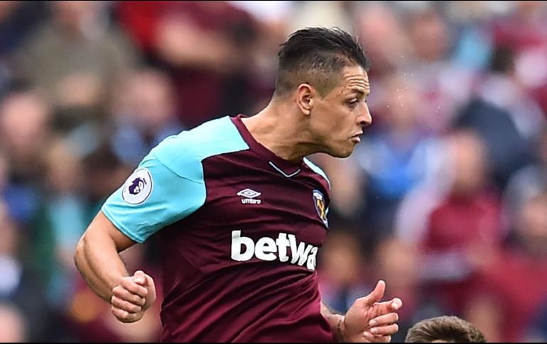 Tras intentar por todas las vías posibles y no tener éxito, ''Chicharito'' salió de cambio al minuto 78 para dejarle su lugar al senegales Diafra Sakho. AFP / G. Kirk
