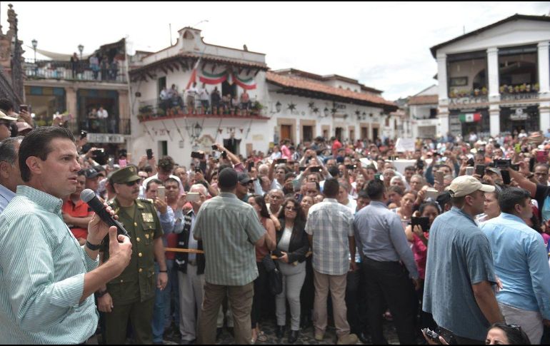 Peña Nieto estuvo de gira por Taxco, Guerrero, en donde visitó la Parroquia de Santa Prisca y San Sebastián. TWITTER/ @EPN