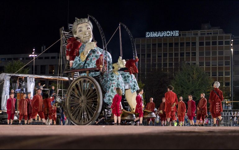 La compañía hizo teatro callejero e interpretó  “The Saga of the Giants” en Ginebra, Suiza. AFP / F. Coffrini