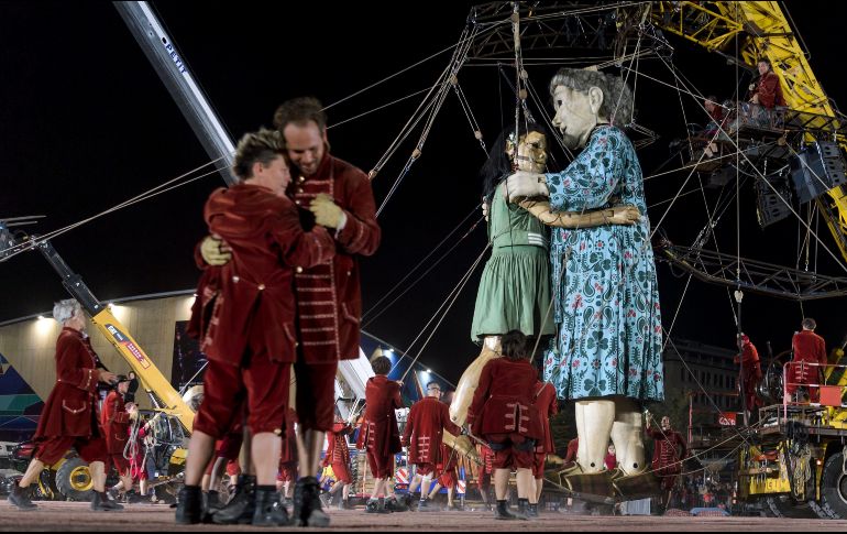 La compañía hizo teatro callejero e interpretó  “The Saga of the Giants” en Ginebra, Suiza. AFP / F. Coffrini