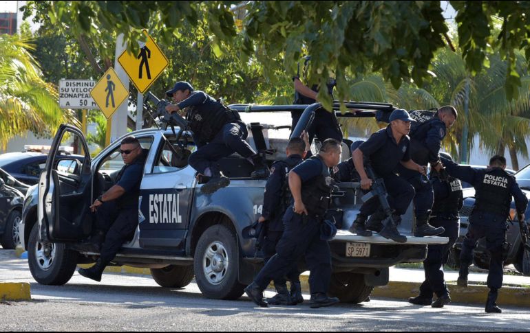 Habitantes emboscaron con armas de fuego a más de 450 policías estatales y municipales en la carretera Panamericana. EFE / ARCHIVO