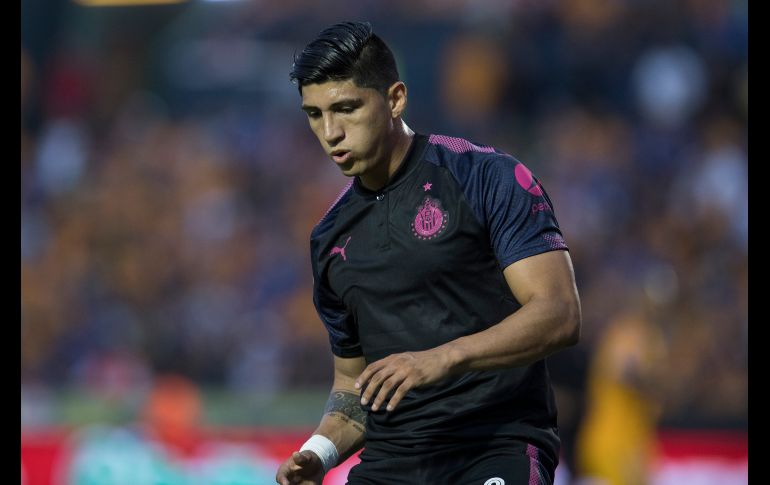 Alan Pulido finalmente volvió a iniciar un partido con Chivas. Por desgracia para el Rebaño, dejo la cancha a causa de una lesión que parece seria. MEXSPORT/ J.Martínez