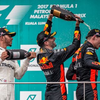 Max Verstappen triunfa en Sepang