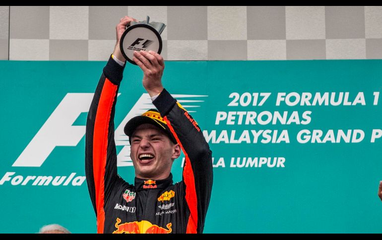 Ésta es la segunda victoria de Max Verstappen, quien ayer celebró su vigésimo cumpleaños, como piloto de Fórmula Uno.