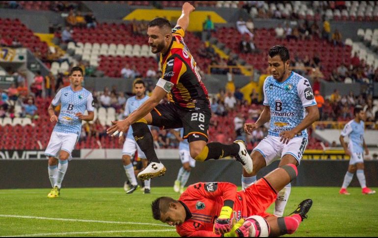 Ismael Valadez anotó el primer tanto para los melenudos al minuto 59. TWITTER/@LeonesNegrosCF