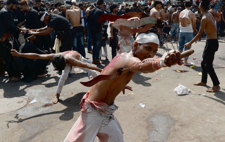 Chiíes en Nueva Delhi, India. Se acostumbran las procesiones de duelo para conmemorar la muerte del imán. AFP/S. Hussain