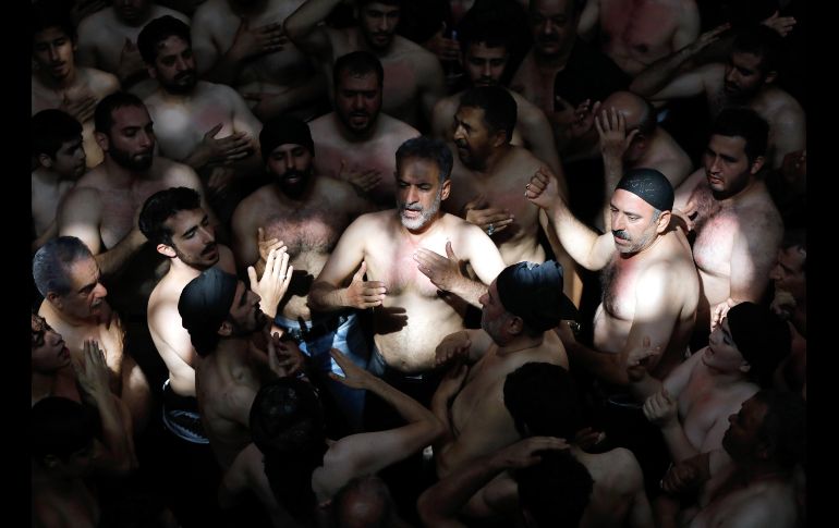 Centenares de miles de peregrinos chiitas se congregaron este domingo en la ciudad santa de Kerbala, en Iraq. EFE/EPA/A. Taherkenareh