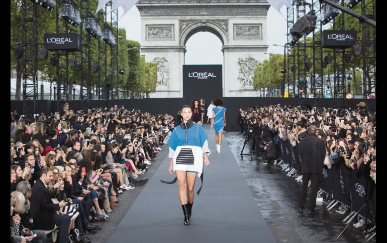 Irina Shayk. La modelo, gran protagonista del desfile de L’Óreal en París. AP