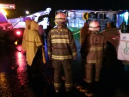 En el lugar del accidente laboran corporaciones de Tototlán, Ocotlán, Ayotlán, Jesús María, Arandas y San Miguel el Alto. ESPECIAL/Protección Civil Jalisco