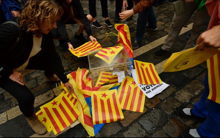 Más de 2.2 millones de catalanes participaron en la votación; el Gobierno español la consideró una simple escenificación. AP/A. Barrientos