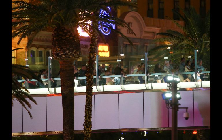 Varias personas huyen de los disparos. AP/C. Stevens