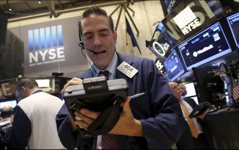 Los operadores en el parqué neoyorquino apostaron por las compras durante toda la jornada, teñida de luto por el tiroteo del domingo en Las Vegas. EFE / ARCHIVO