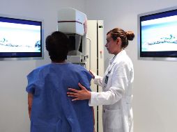 Recomiendan hacer una autoexploración mamaria, además de hacerse la mamografía. EL INFORMADOR / ARCHIVO