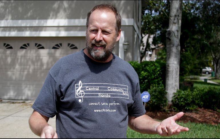 Erick Paddock señaló a reporteros que su hermano poseía algunas pistolas, pero nada más. AP / J. Raoux