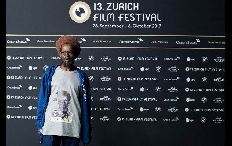 Colin Warner, condenado por equivocación por asesinato, posa a su llegada a la proyección de la película biográfica basada en su vida 